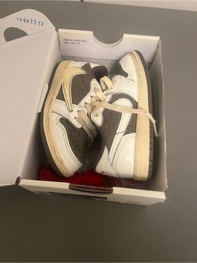 Travis Scott Kids sneakers, size 8C
